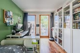 Großzügiges Kinderzimmer mit Platz für Bett und Arbeitsbereich