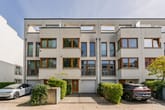 Ruhige Anliegerstraße mit zeitgemäßer Architektur