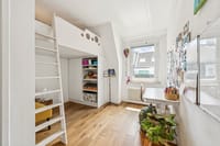 Chambre d'enfant avec lit mezzanine encastré