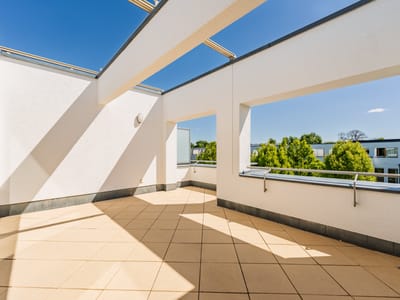 Dachterrasse mit Blick Richtung Wasser