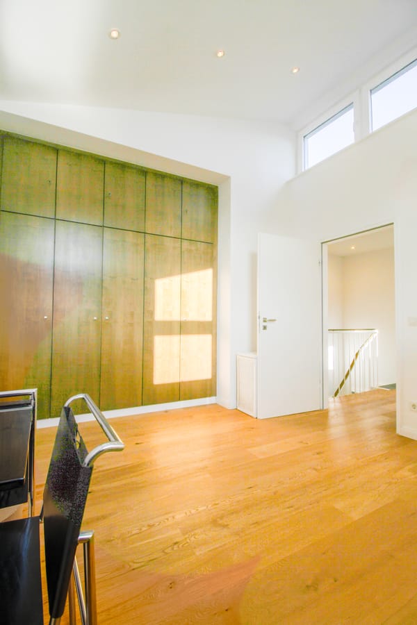 Schlafzimmer 2 mit Plateaudecke - Maisonette mit Dachterrasse in Bestlage Köln-Altstadt