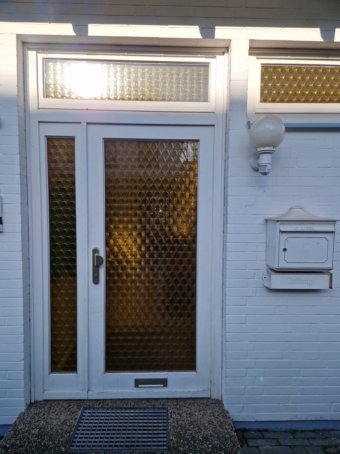 Einfamilienhaus mit gemustertem Glaseingang - Doppelhaushälfte in Bremen St. Magnus: Ruhe, Komfort und Nähe zur Natur