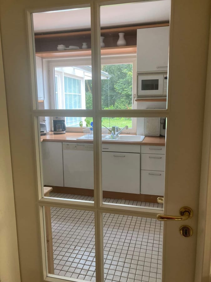 Einbauküche im Einfamilienhaus mit Gartenblick - Doppelhaushälfte in Bremen St. Magnus: Ruhe, Komfort und Nähe zur Natur