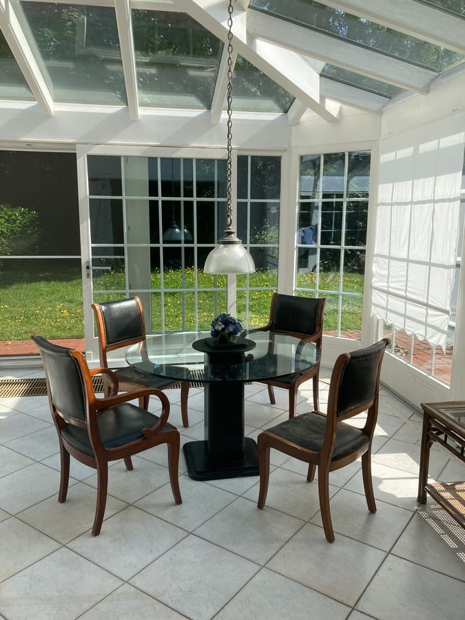 Wintergarten mit Glasdach und Essplatz - Doppelhaushälfte in Bremen St. Magnus: Ruhe, Komfort und Nähe zur Natur