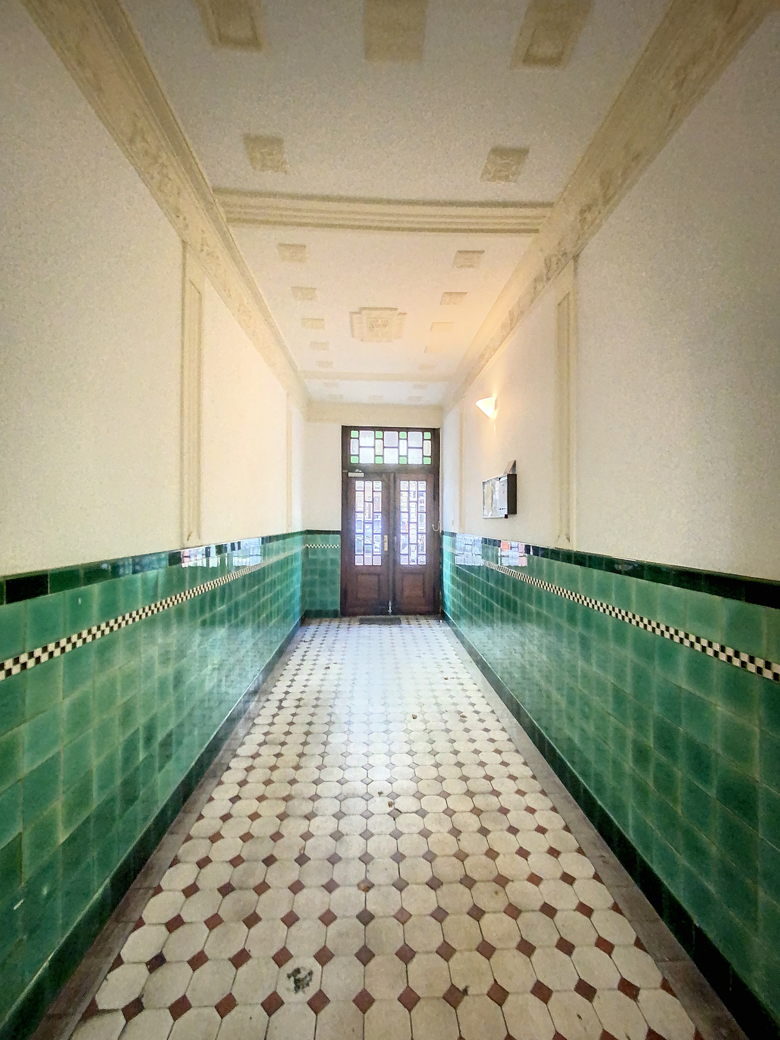 प्रवेश क्षेत्र - *सितंबर 2024 से उपलब्ध* फ्रेडरिकशाइन में टेरेस सहित सिंगल अपार्टमेंट