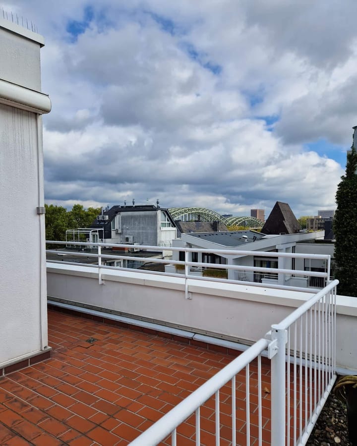Umlaufende Dachterrasse - Maisonette mit Dachterrasse in Bestlage Köln-Altstadt