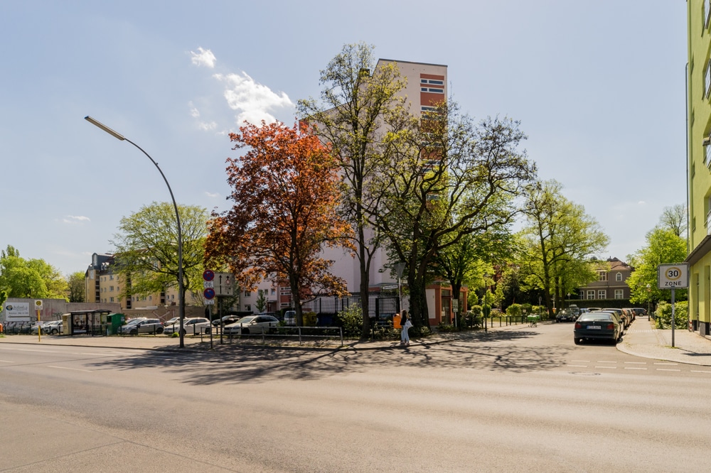 Bushaltestelle im grünen Wohnviertel - Etagenwohnung in Berlin / Charlottenburg