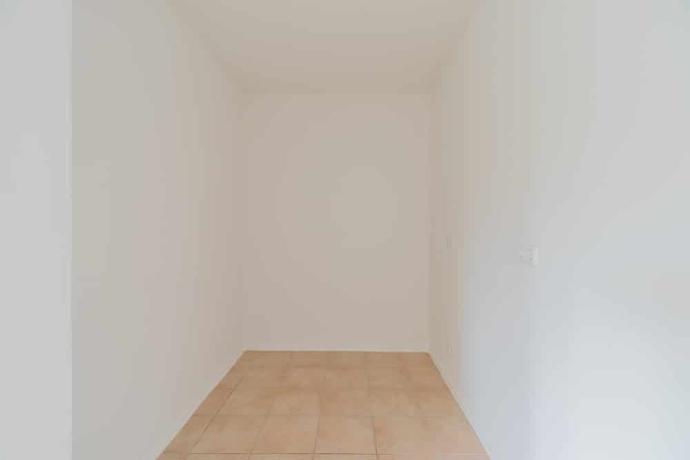 Kleiner Abstellraum mit Fliesenboden - Etagenwohnung in Berlin / Charlottenburg