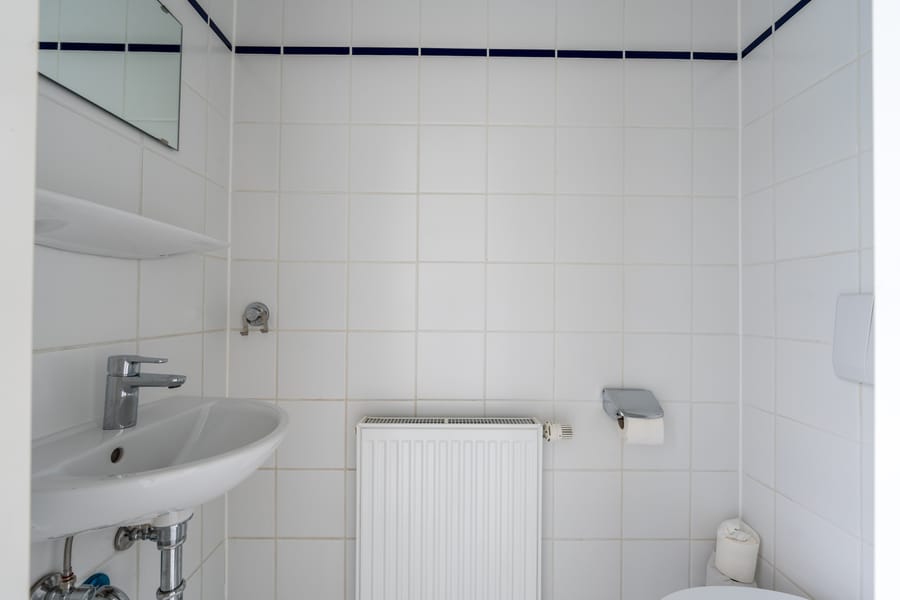 客用卫生间 - 装修后首次入住，免收入住费--法尔肯塞家庭的理想之选。