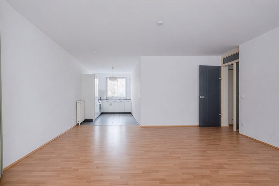 Wohnzimmer - Gut geschnittene 2-Zimmer-Wohnung mit Balkon und viel Tageslicht