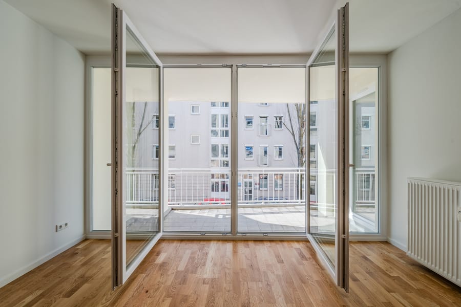 Zugang zum Balkon - Hochwertig saniert: Helle 3-Zimmer-Wohnung mit Balkon und EBK