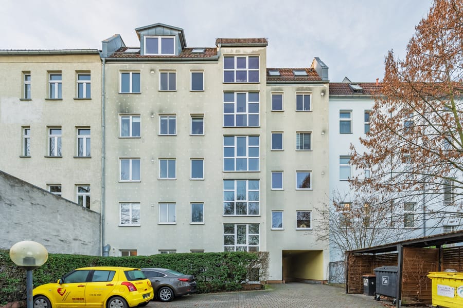 Ansicht vom Innenhof - Helle 2-Zimmer-Wohnung mit Balkon in ruhiger Lage