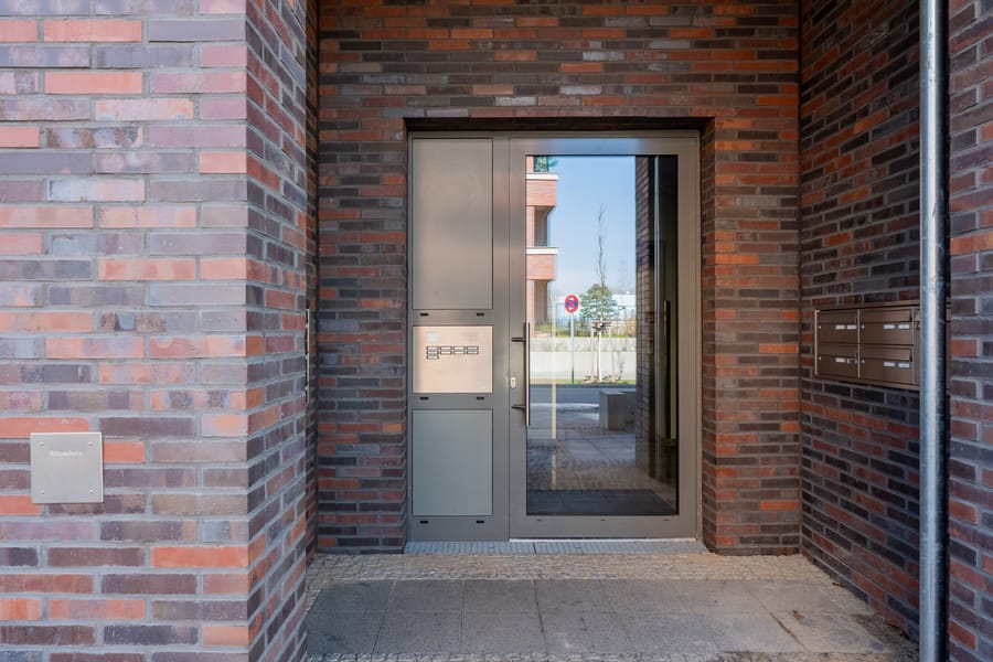 घर का प्रवेश द्वार - प्रकाश, स्थान, जीवन की गुणवत्ता – खूबसूरत कार्लशोर्स्ट में आधुनिक जीवन का आनंद लें