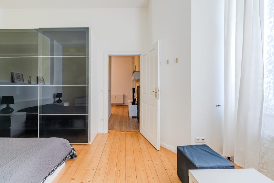 Slaapkamer in oude flat met kleerkast - Centrum in Friedrichshain - Oude flat vlakbij Traveplatz