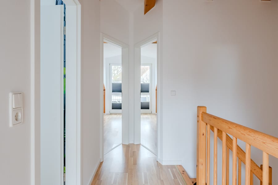 Upper floor hallway - Modernised terraced corner house in a quiet residential area