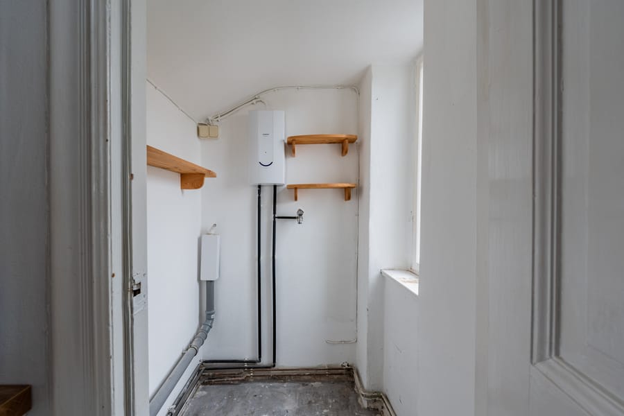 Kamer - VRIJ IN TE VERHUIZEN - Mooie stucwerk flat in een oud gebouw tussen Weserstraße en Sonnenallee