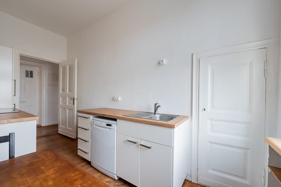Keuken - VRIJ IN TE VERHUIZEN - Mooie stucwerk flat in een oud gebouw tussen Weserstraße en Sonnenallee