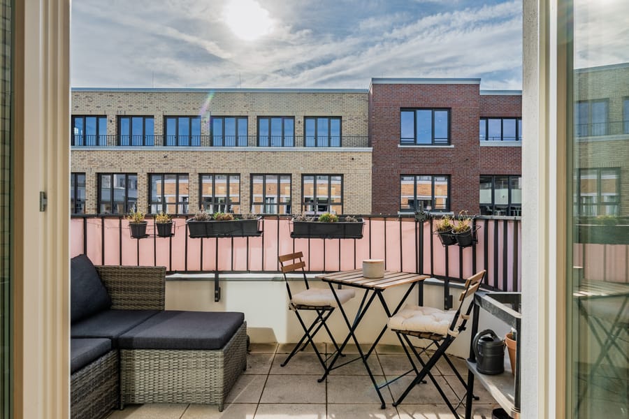 Balkon - Modern, mittendrin, mit Balkon zur Sonne – 2-Zimmer im Boxhagener Kiez