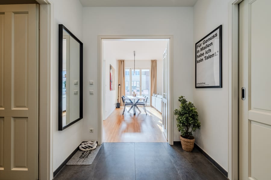 Flur - Modern, mittendrin, mit Balkon zur Sonne – 2-Zimmer im Boxhagener Kiez