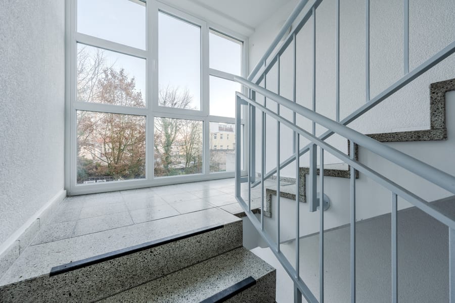 Treppenhaus - Helle 2-Zimmer-Wohnung mit Balkon in ruhiger Lage