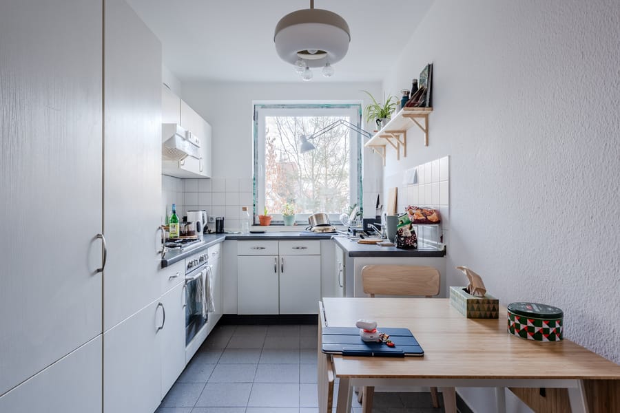 Küche - Helle 2-Zimmer-Wohnung mit Balkon in ruhiger Lage