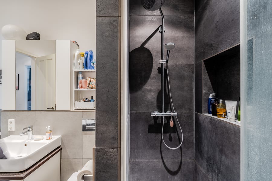 Dusche - Zeitlos schön: Helle 2-Zimmer-Wohnung mit Balkon in gefragter Lage