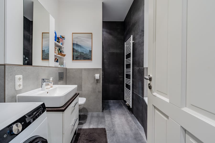 Badezimmer - Zeitlos schön: Helle 2-Zimmer-Wohnung mit Balkon in gefragter Lage