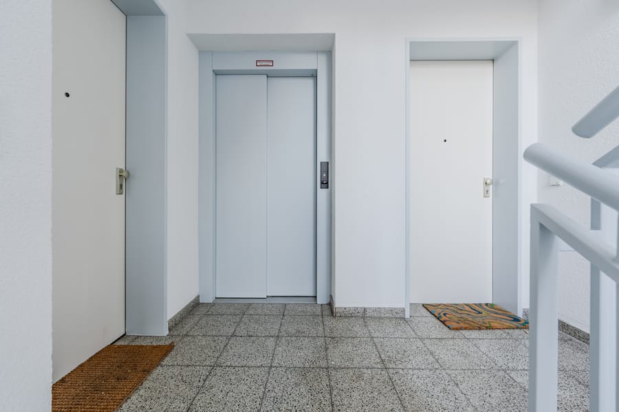 Treppenhaus - Clever geschnittene 2-Zimmer-Wohnung in Adlershof mit Balkon