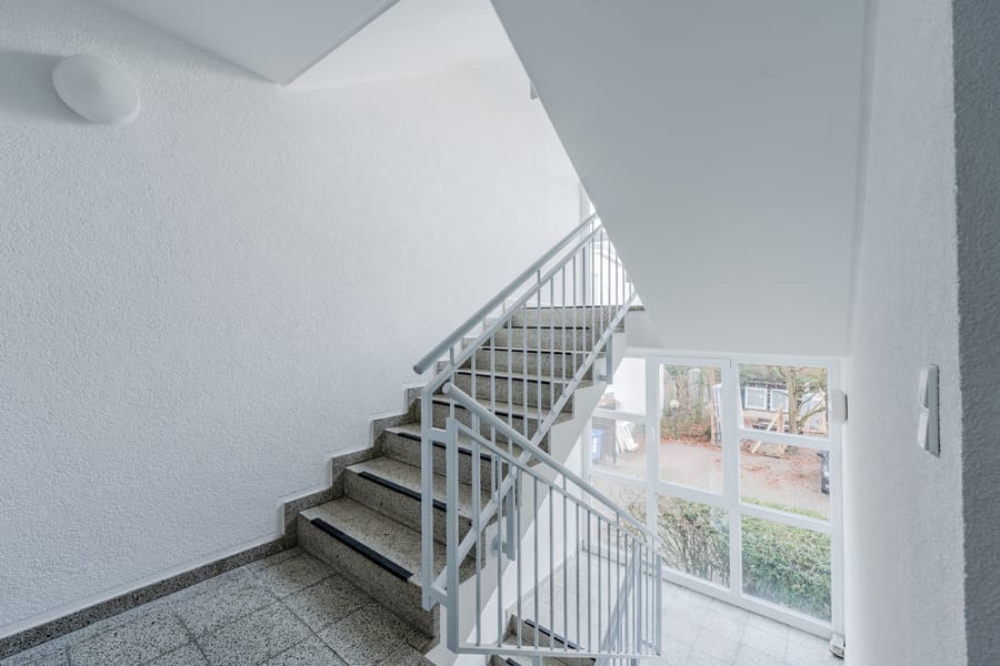 Treppenhaus - Clever geschnittene 2-Zimmer-Wohnung in Adlershof mit Balkon