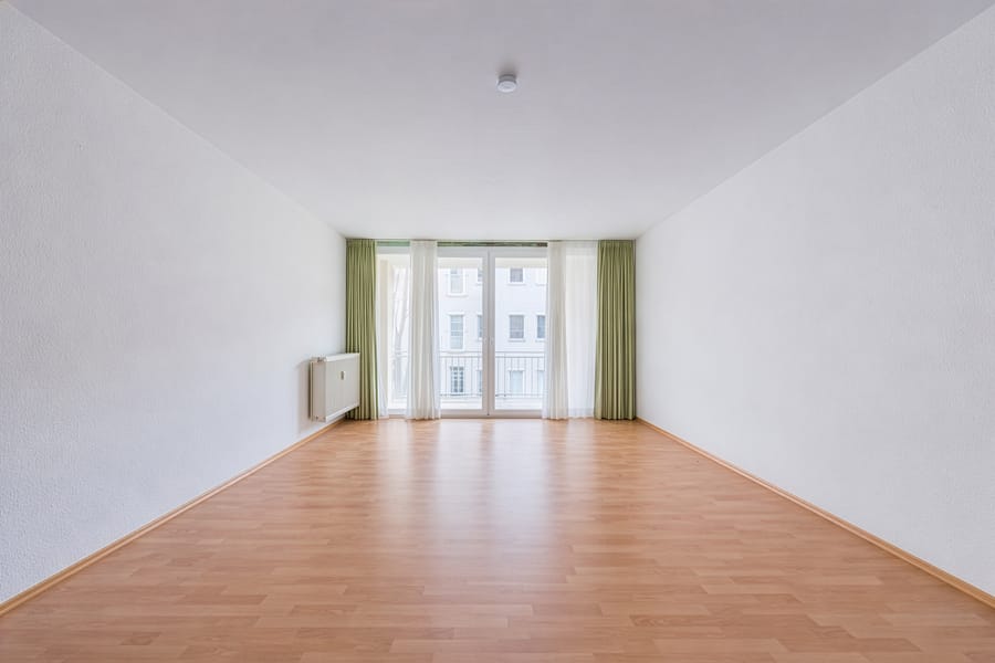 Wohnzimmer - Clever geschnittene 2-Zimmer-Wohnung in Adlershof mit Balkon