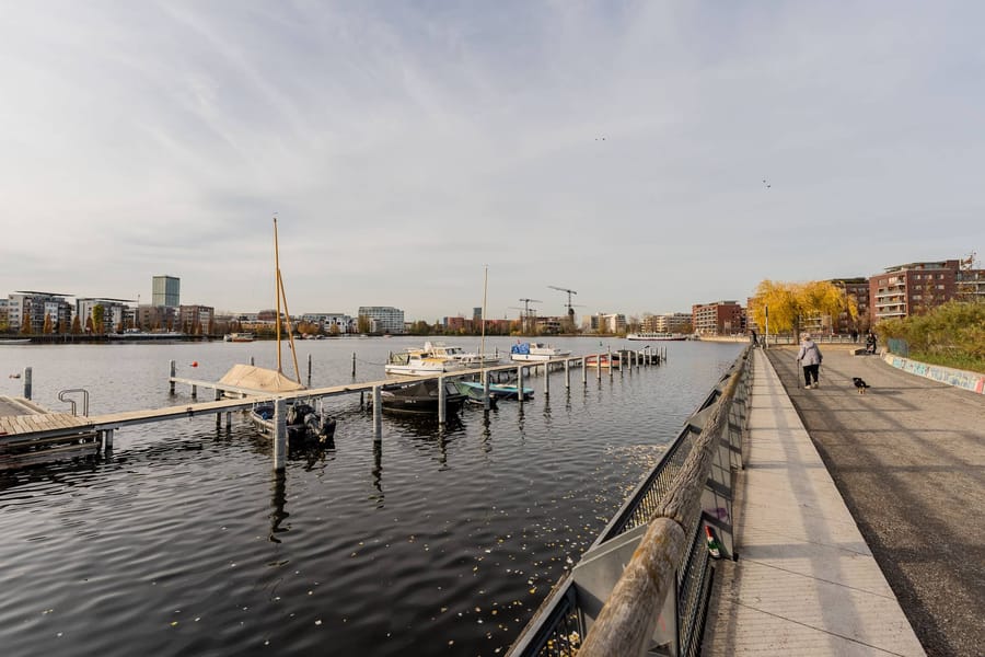 Bootsclub und Segelschule 50m entfernt - Wohnen am Wasser mit unverbaubarem Blick