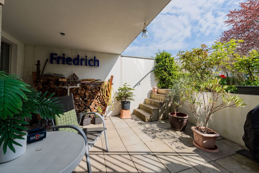 Terrasse EG 2 - Wohnen am Wasser mit unverbaubarem Blick