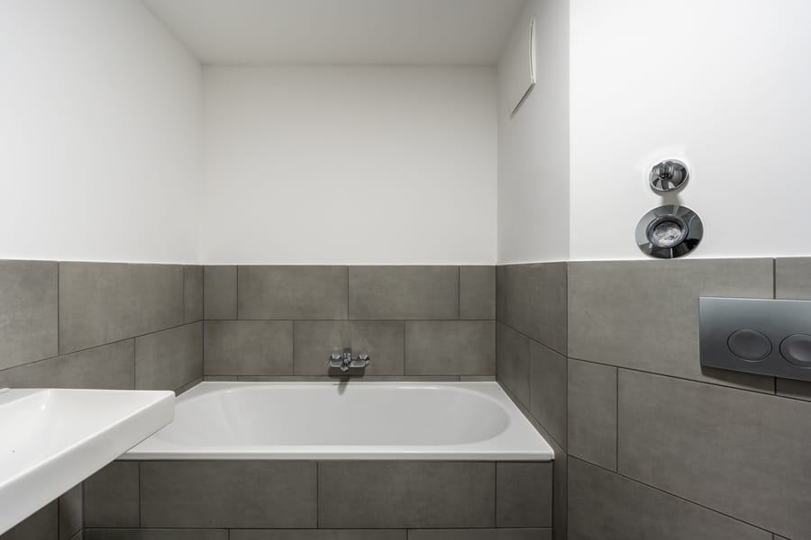 Badewanne - *PROVISIONSFREI + BEZUGSFREI* Frisch sanierte, schöne Eigentumswohnung im Erstbezug