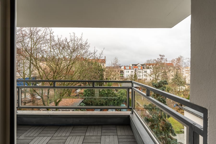 Geräumiger Südbalkon - *PROVISIONSFREI + BEZUGSFREI* Frisch sanierte, schöne Eigentumswohnung im Erstbezug