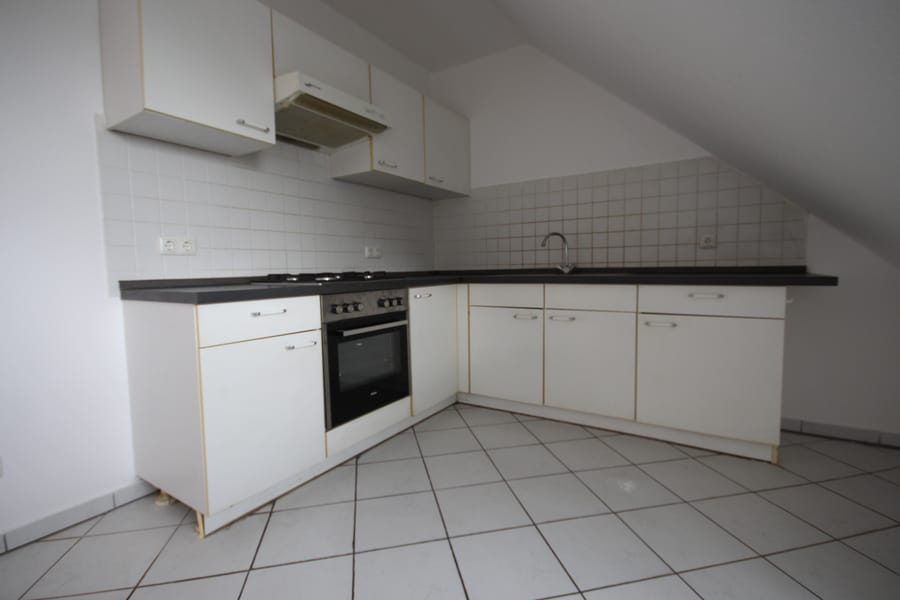 Dachgeschosswohnung mit weißer Einbauküche - Dachgeschosswohnung in Wilhelmsruh *AB SOFORT BEZUGSFREI*