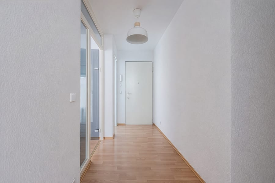 Wohnungsflur - Helle 2-Zimmer-Wohnung mit Balkon in ruhiger Lage