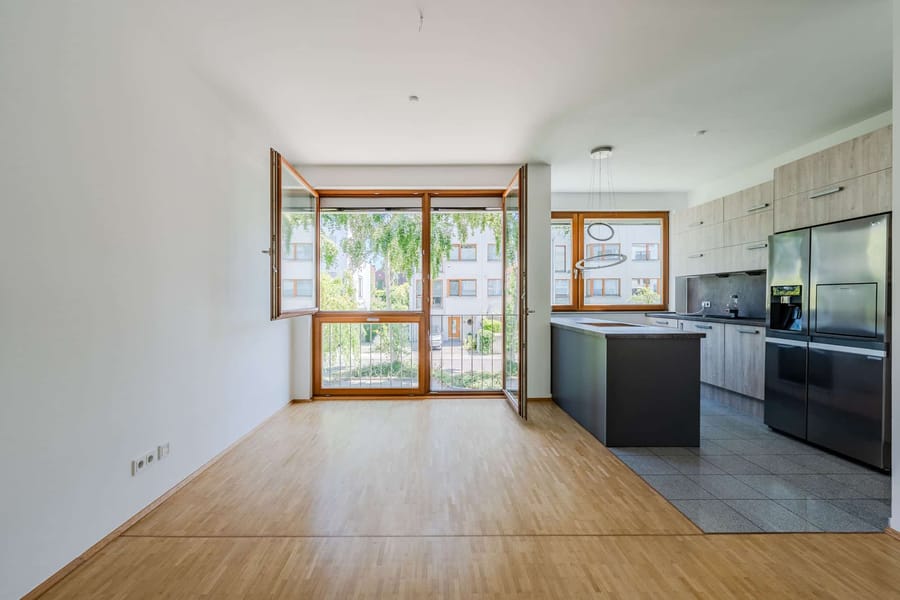 Helle Wohnung mit Kücheninsel und Balkon - Bezugsfrei & renoviert 2025: 6-Zimmer-Townhouse an der Rummelsburger Bucht