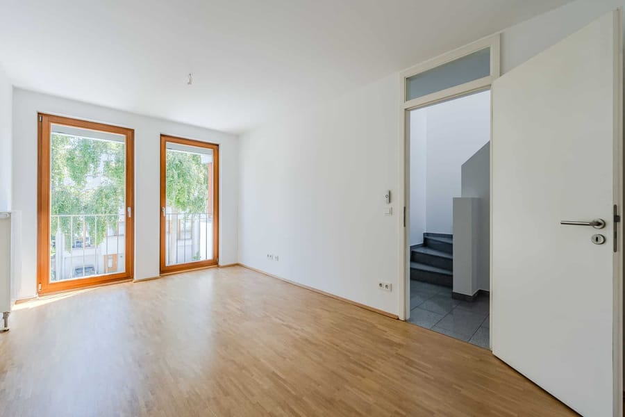 Helle Stadtwohnung mit Balkonfenstern - Bezugsfrei & renoviert 2025: 6-Zimmer-Townhouse an der Rummelsburger Bucht