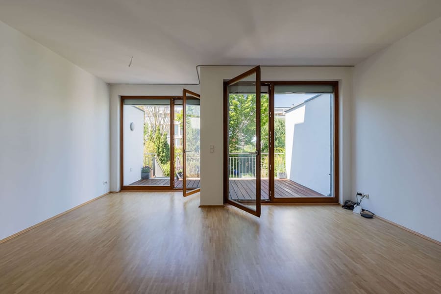 Helle Wohnung mit Parkett und Balkon - Bezugsfrei & renoviert 2025: 6-Zimmer-Townhouse an der Rummelsburger Bucht