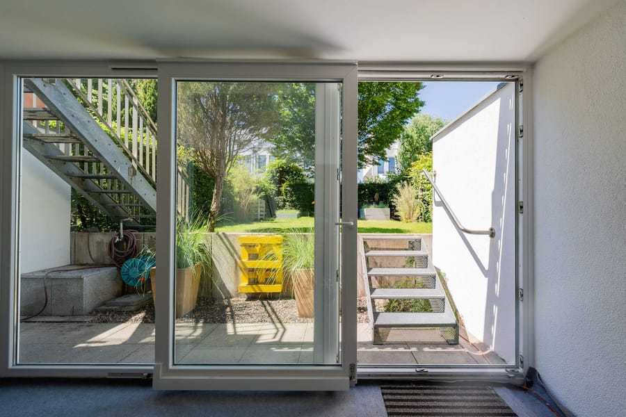 Erdgeschosswohnung mit Gartenterrasse und Außentreppe - Bezugsfrei & renoviert 2025: 6-Zimmer-Townhouse an der Rummelsburger Bucht