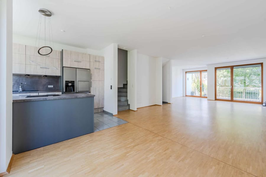 Maisonette-Wohnung mit offener Küche und Balkon - Bezugsfrei & renoviert 2025: 6-Zimmer-Townhouse an der Rummelsburger Bucht