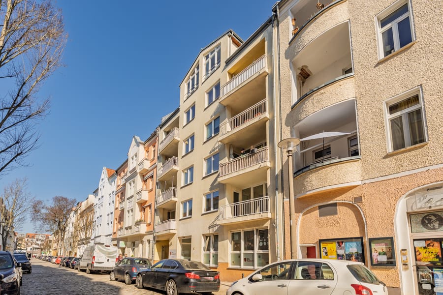 Außenansicht - Erstbezug nach Sanierung – helle 3-Zimmer-Wohnung mit Balkon in ruhiger Lage