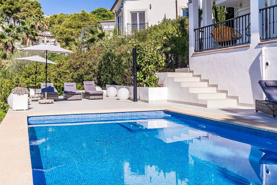 Bild - Paguera: Villa in ruhiger Lage mit schönem Meerblick und großem Grundstück zu verkaufen