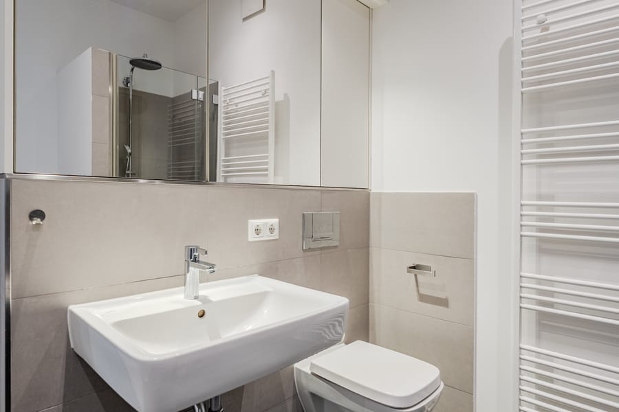 Yağmur duşlu modern banyo - Friedrichshain'daki Boxhagener Kiez'de bahçeli, süper güzel ve aile dostu daire