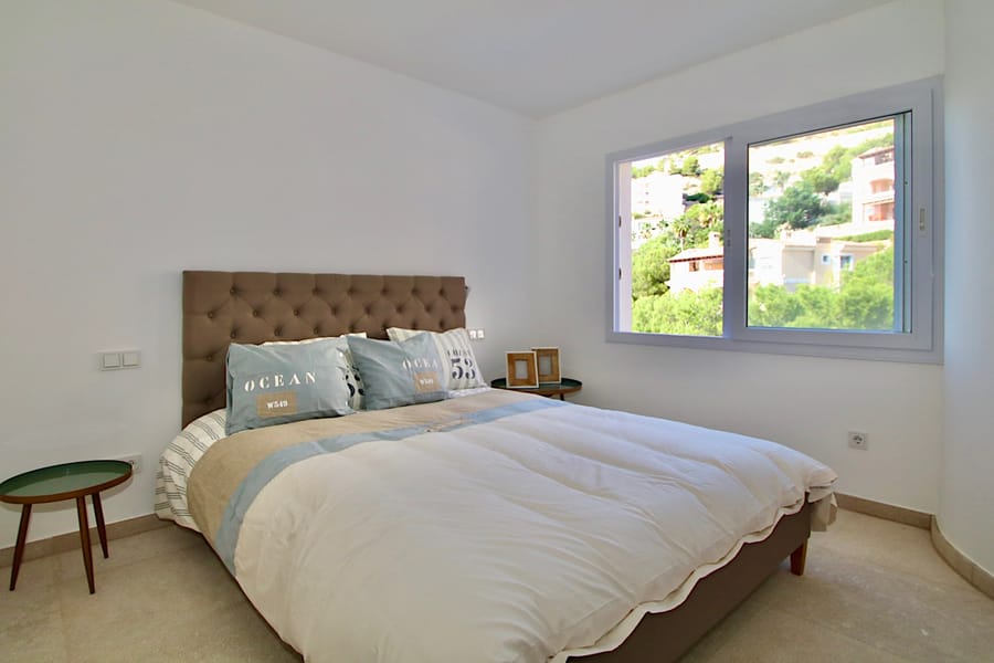 Apartment in Port Andratx for sale master bedroom - Renoviertes Penthouse in mediterraner Anlage mit großem Pool und Meerblick von der Terrasse