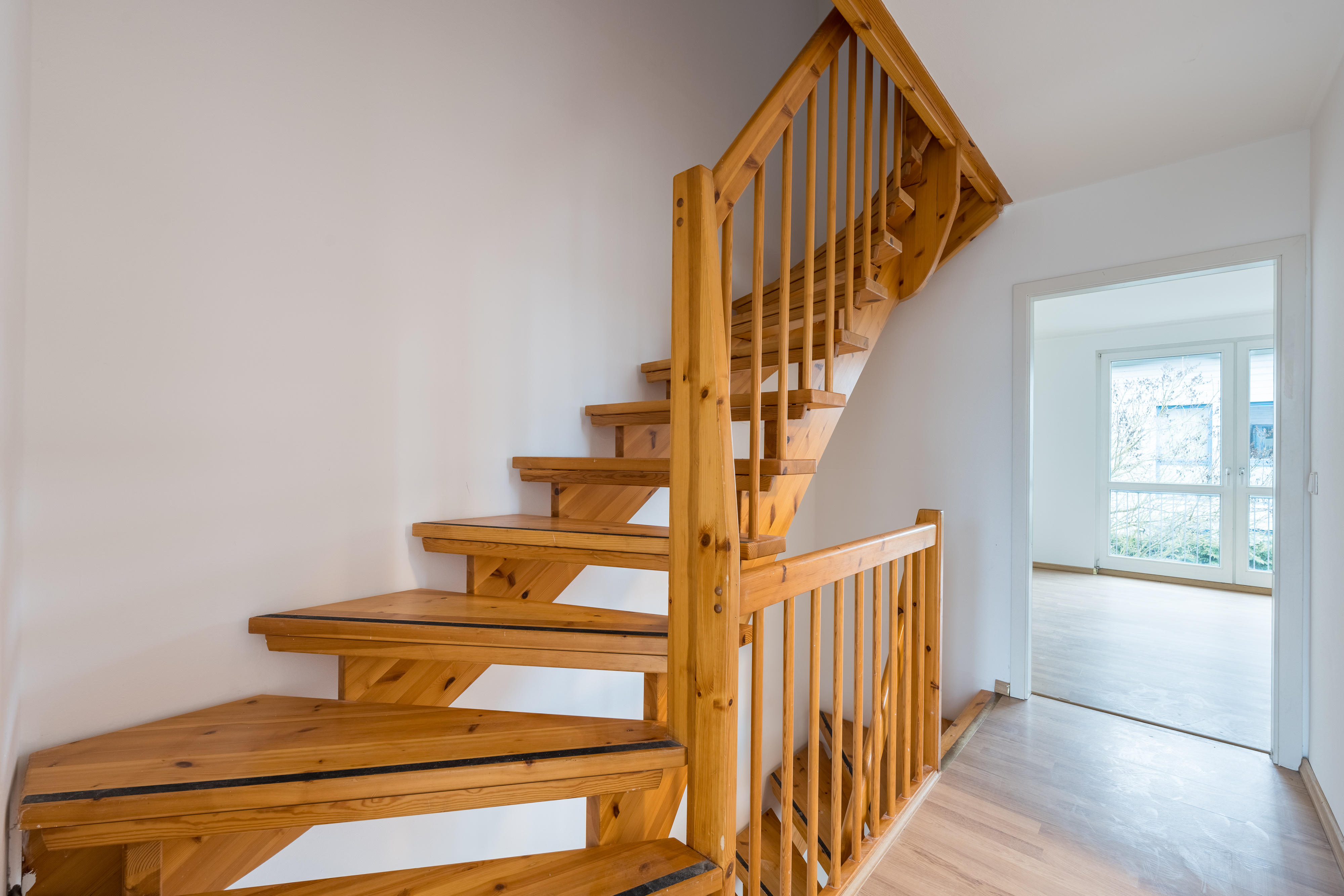 Treppe - Erstbezug nach Renovierung-bezugsfrei-perfekt für Familien in Falkensee