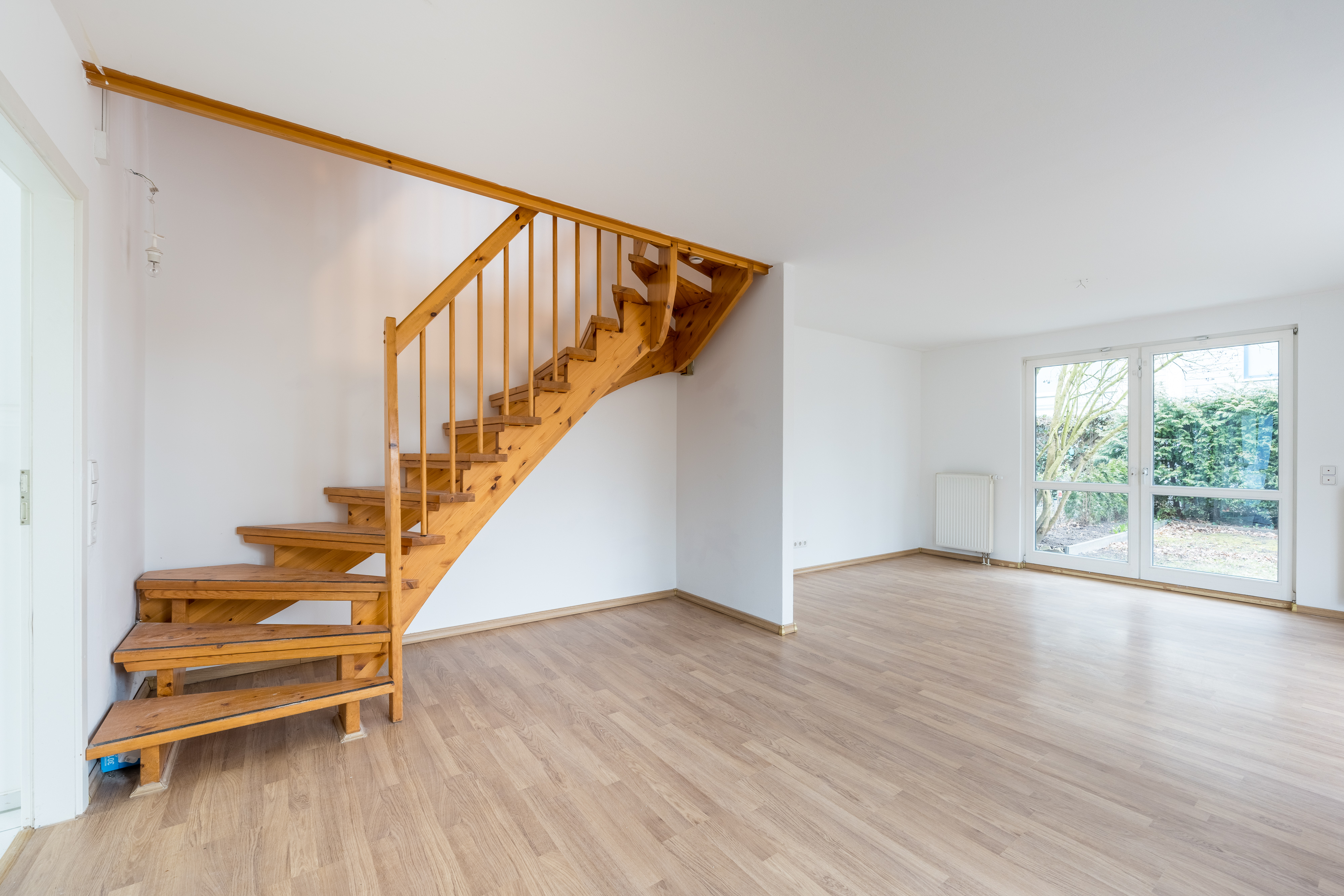 Treppe - Erstbezug nach Renovierung-bezugsfrei-perfekt für Familien in Falkensee