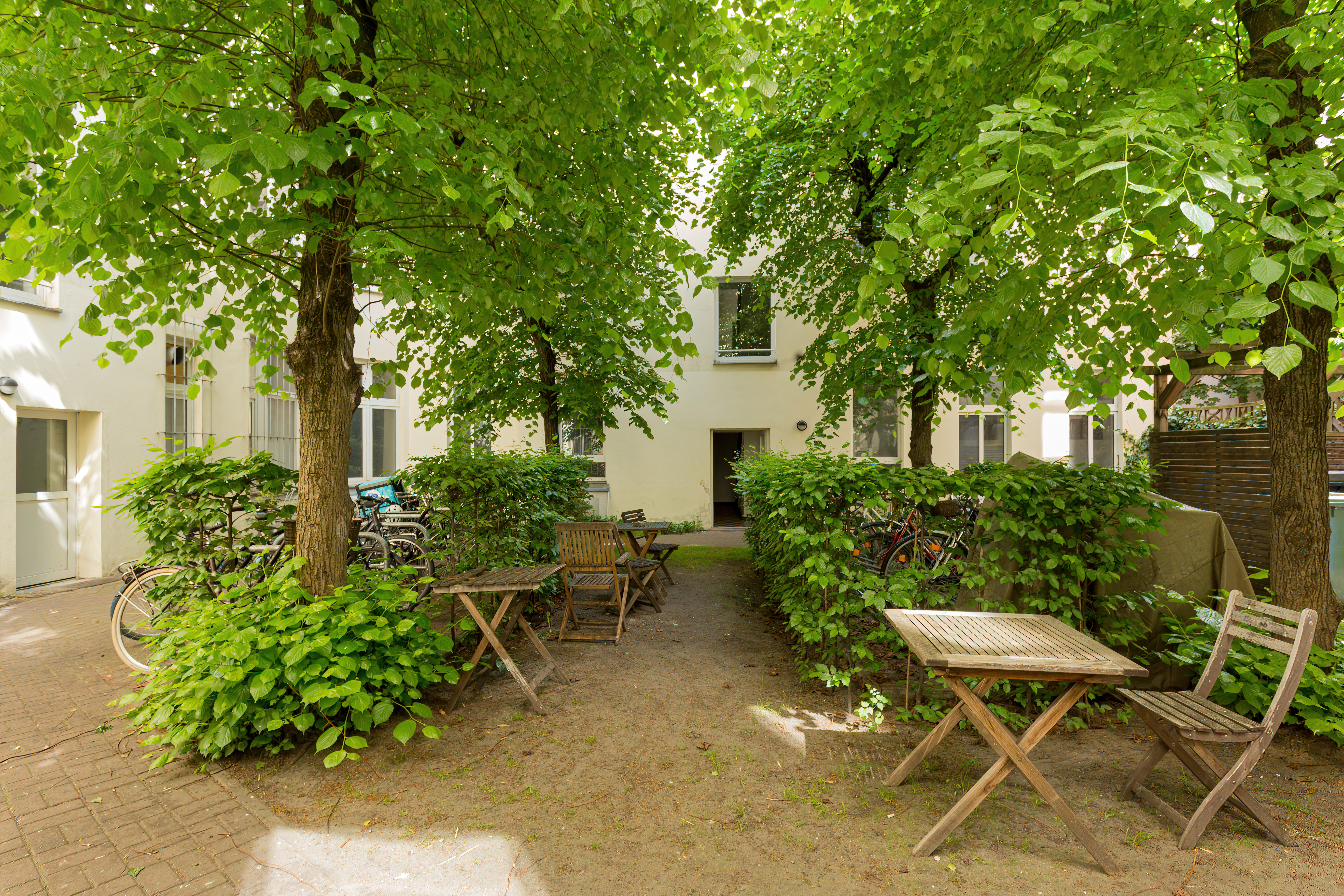 Innenhof - Helle Dachgeschosswohnung nahe Boxhagener Platz sofort bezugsfrei