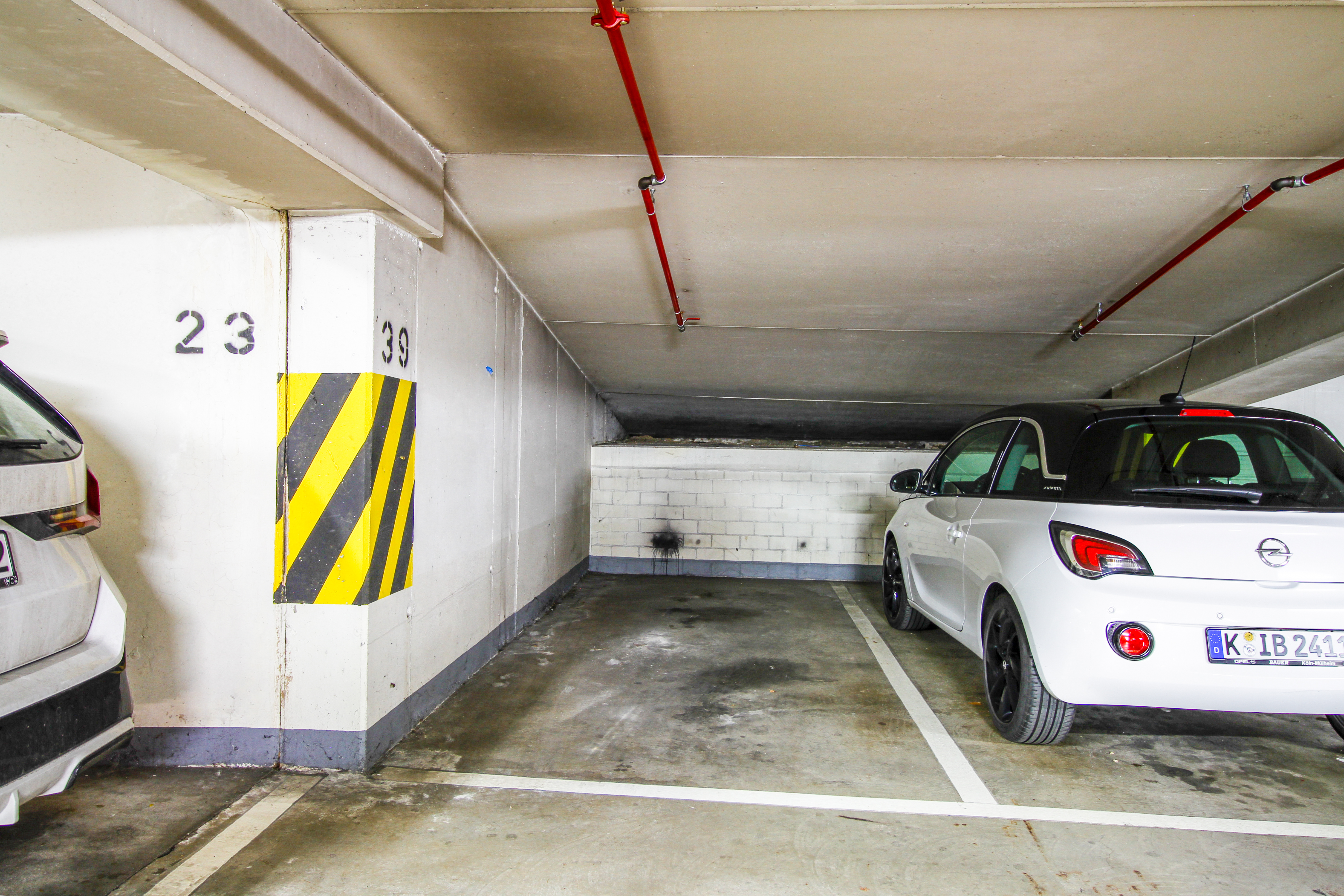 Tiefgaragenstellplatz in Köln mit niedriger Decke - Maisonette mit Dachterrasse in Bestlage Köln-Altstadt