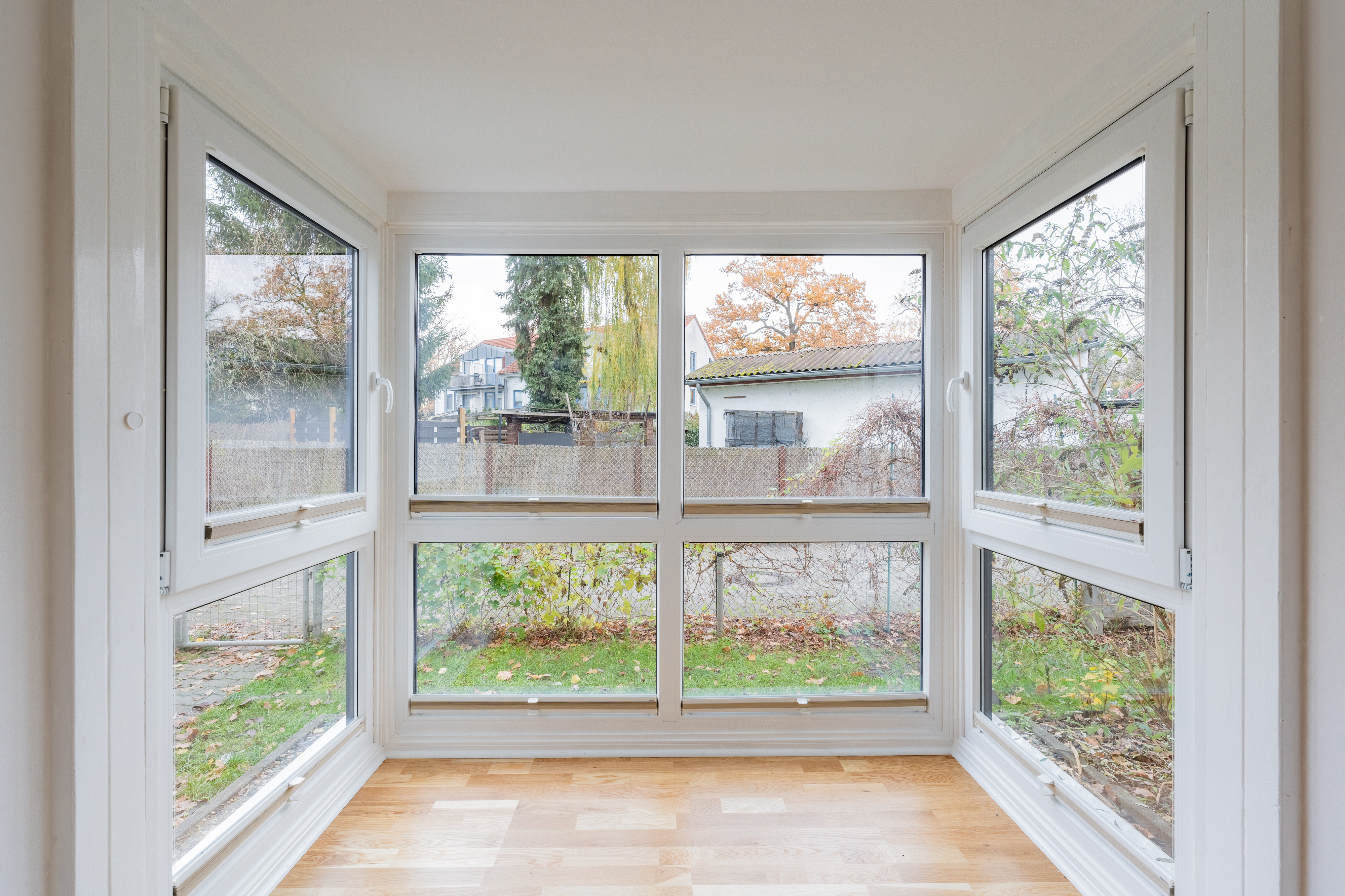 Bay window - Modernised terraced corner house in a quiet residential area